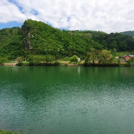 Kamp Prikolica Cetvorokrevetna * Crnca