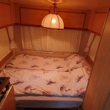 Kamp Prikolica Cetvorokrevetna Campingplads Crnca