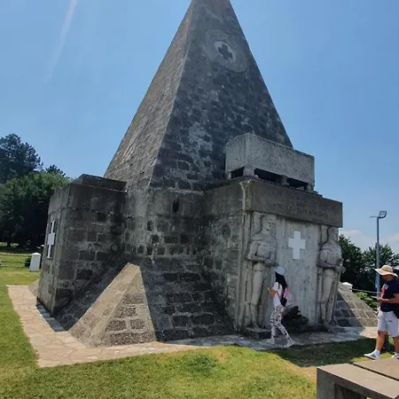 Campingplads Kamp Prikolica Cetvorokrevetna Crnca