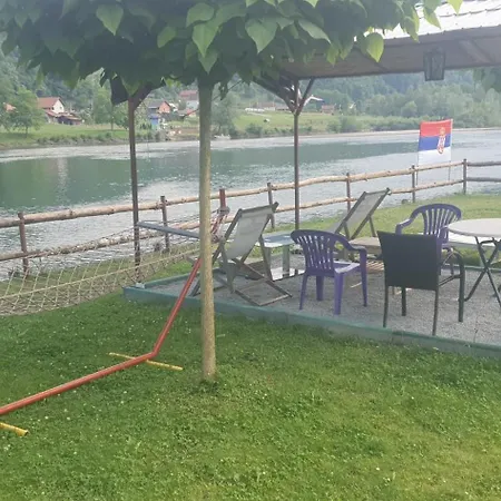 Kamp Prikolica Cetvorokrevetna Campingplads