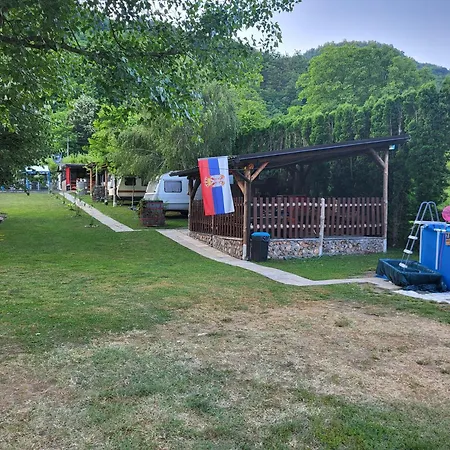 Kamp Prikolica Cetvorokrevetna