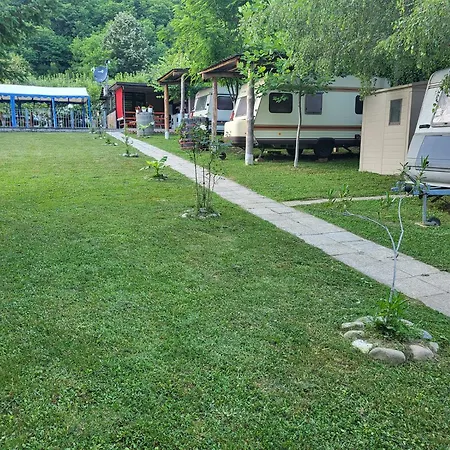 Kamp Prikolica Cetvorokrevetna Campingplads